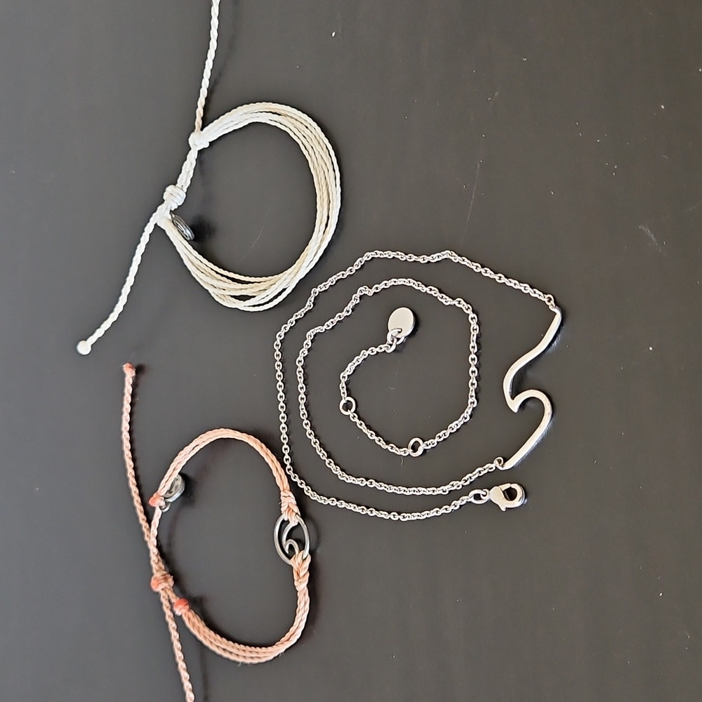 Puravida Silver Wave Necklace And 2 Bracelet Bundle